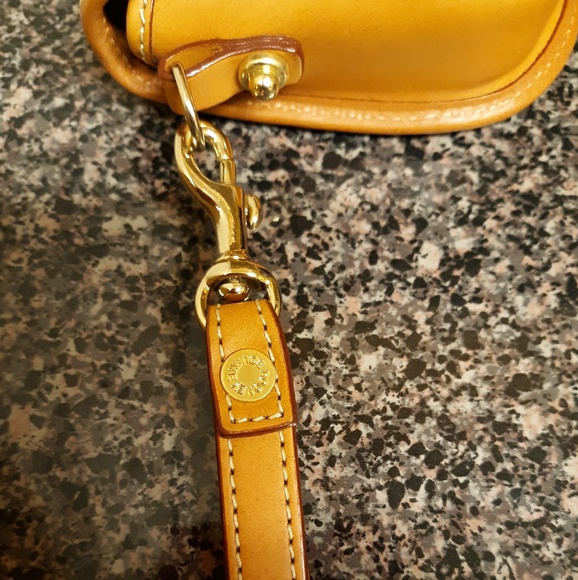Dooney and Bourke Wristlet - Picture 4 of 8
